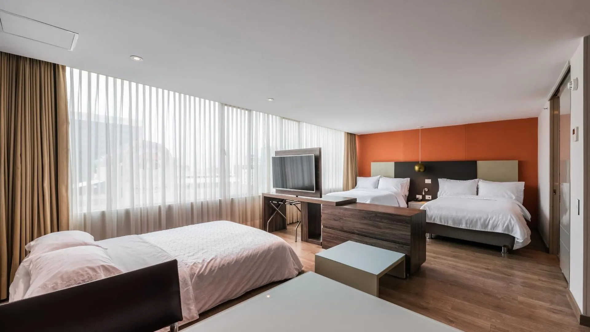 Hotel Holiday Inn Express & Suites Medellin, An Ihg Hotel