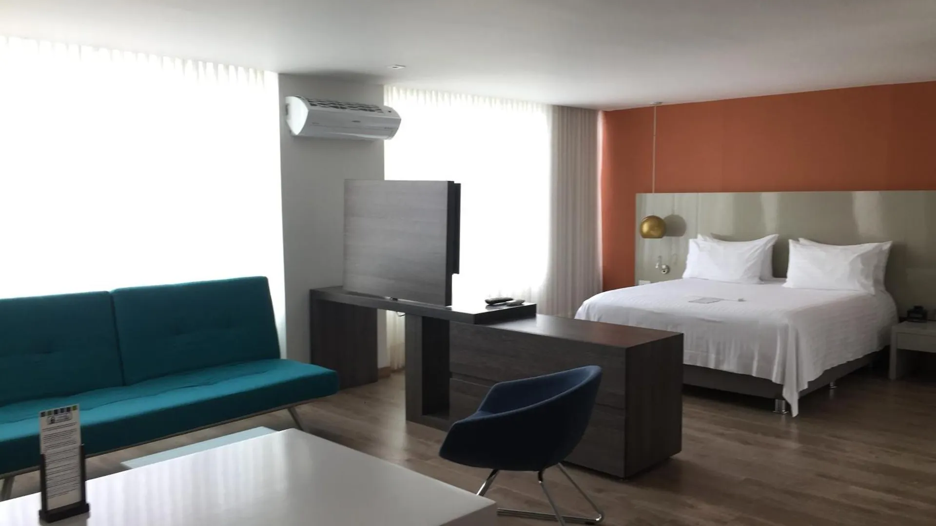 Hotel Holiday Inn Express & Suites Medellin By Ihg