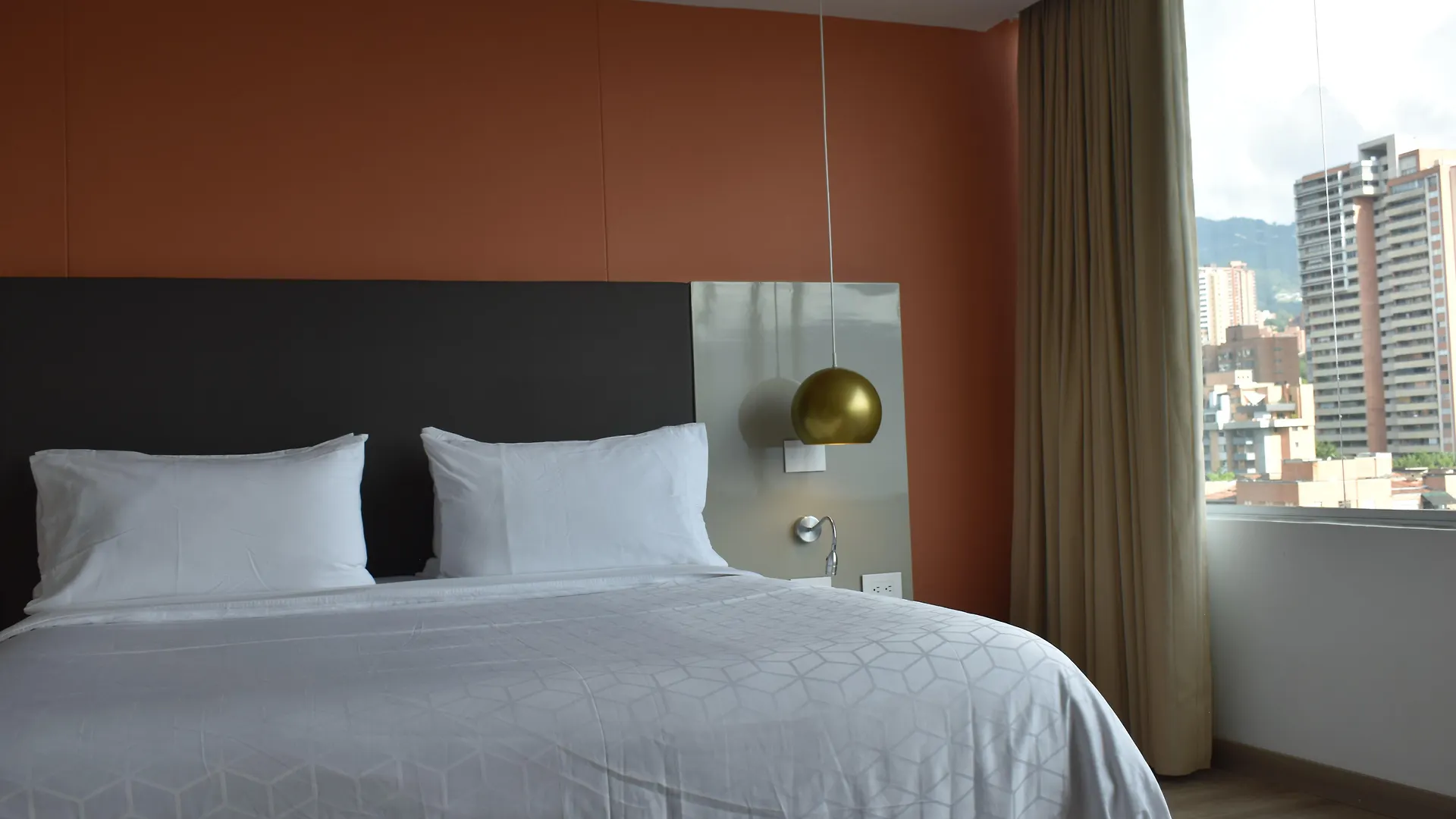 Hotel Holiday Inn Express & Suites Medellin By Ihg 4*,  Colombia