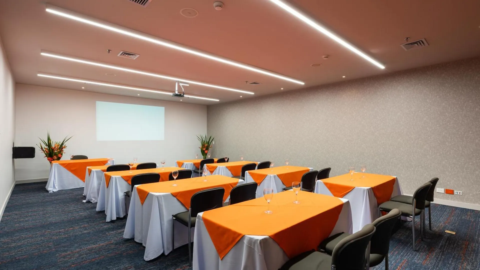 Hotel Holiday Inn Express & Suites Medellin By Ihg