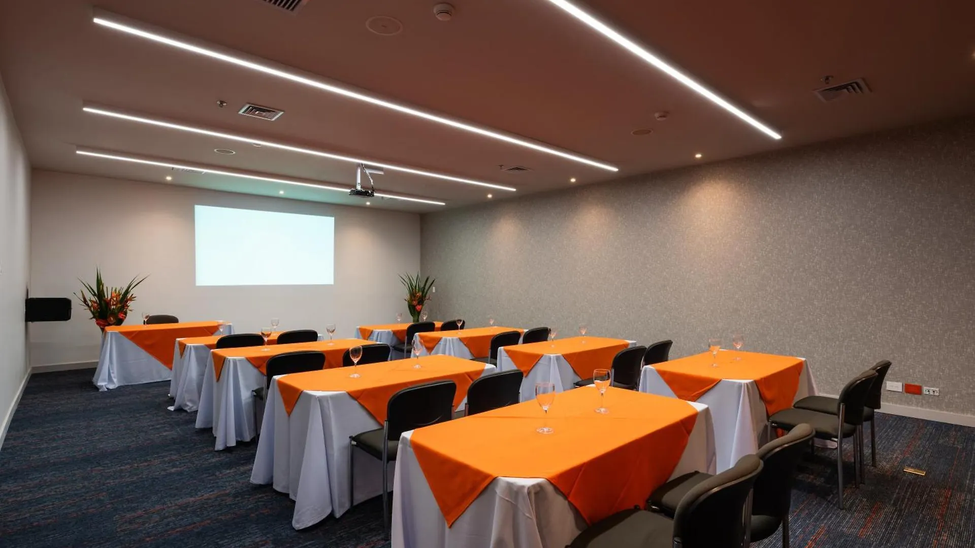 Hotel Holiday Inn Express & Suites Medellin By Ihg