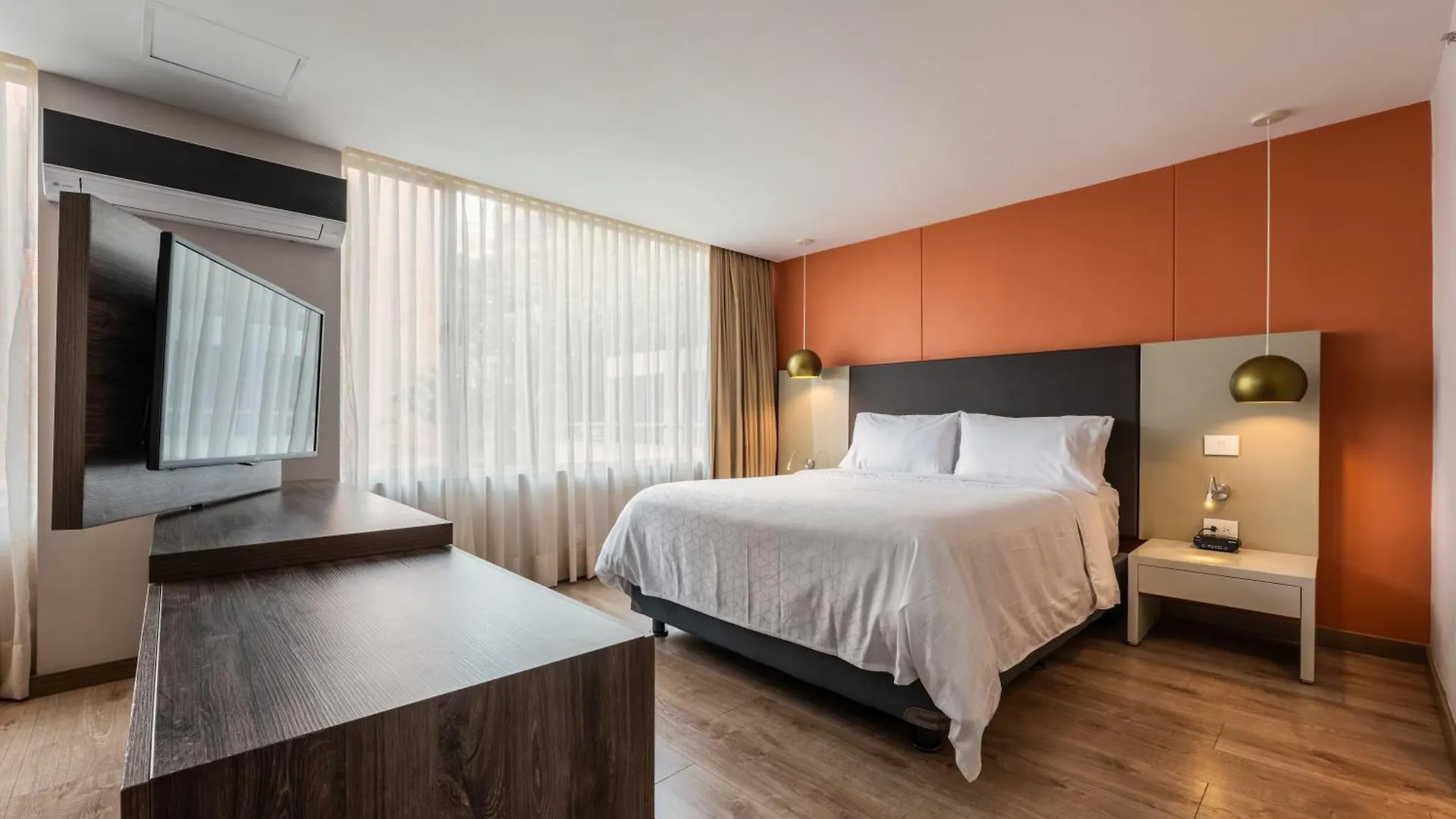 Hotel Holiday Inn Express & Suites Medellin By Ihg