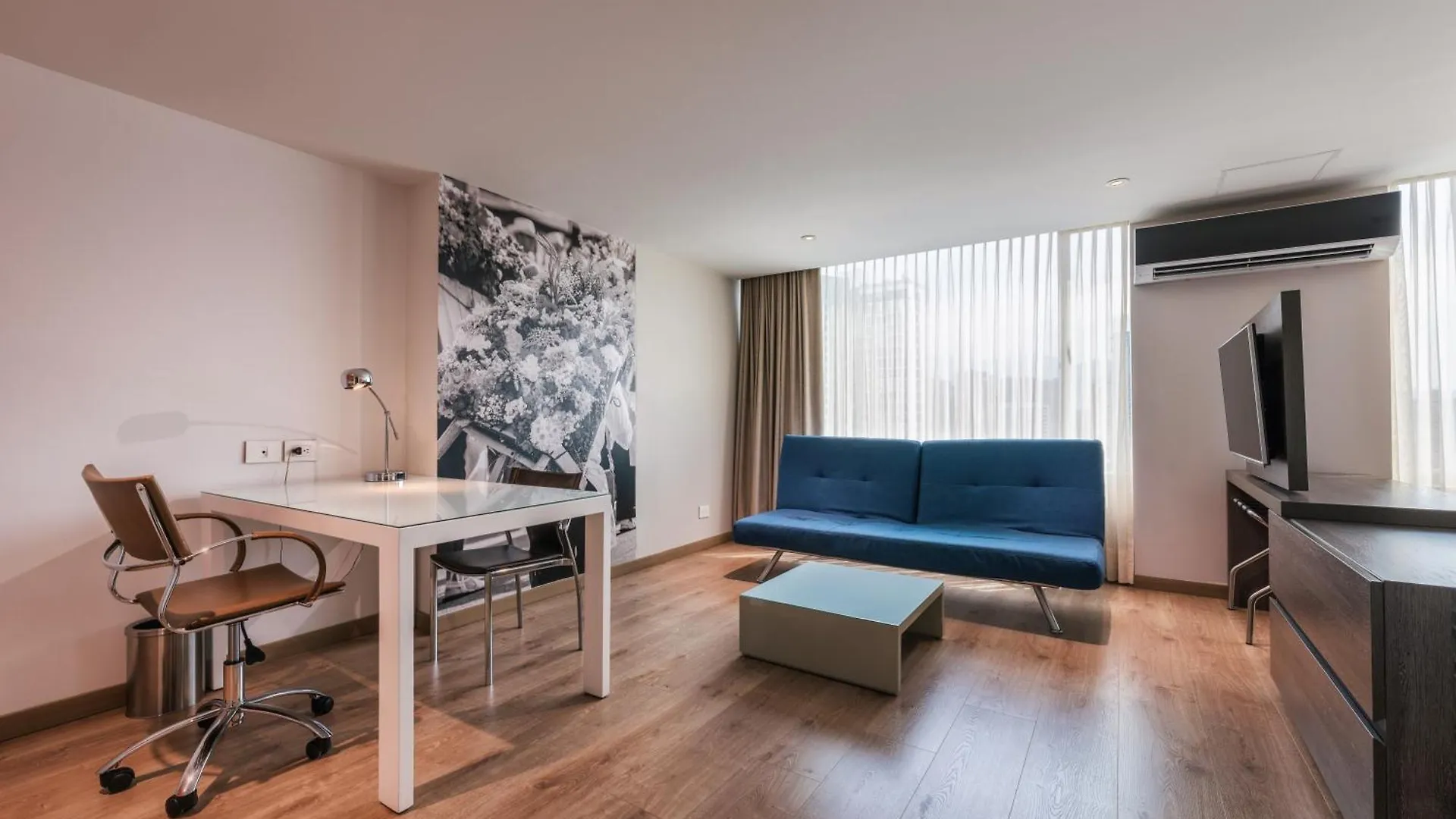 Hotel Holiday Inn Express & Suites Medellin By Ihg 4*,