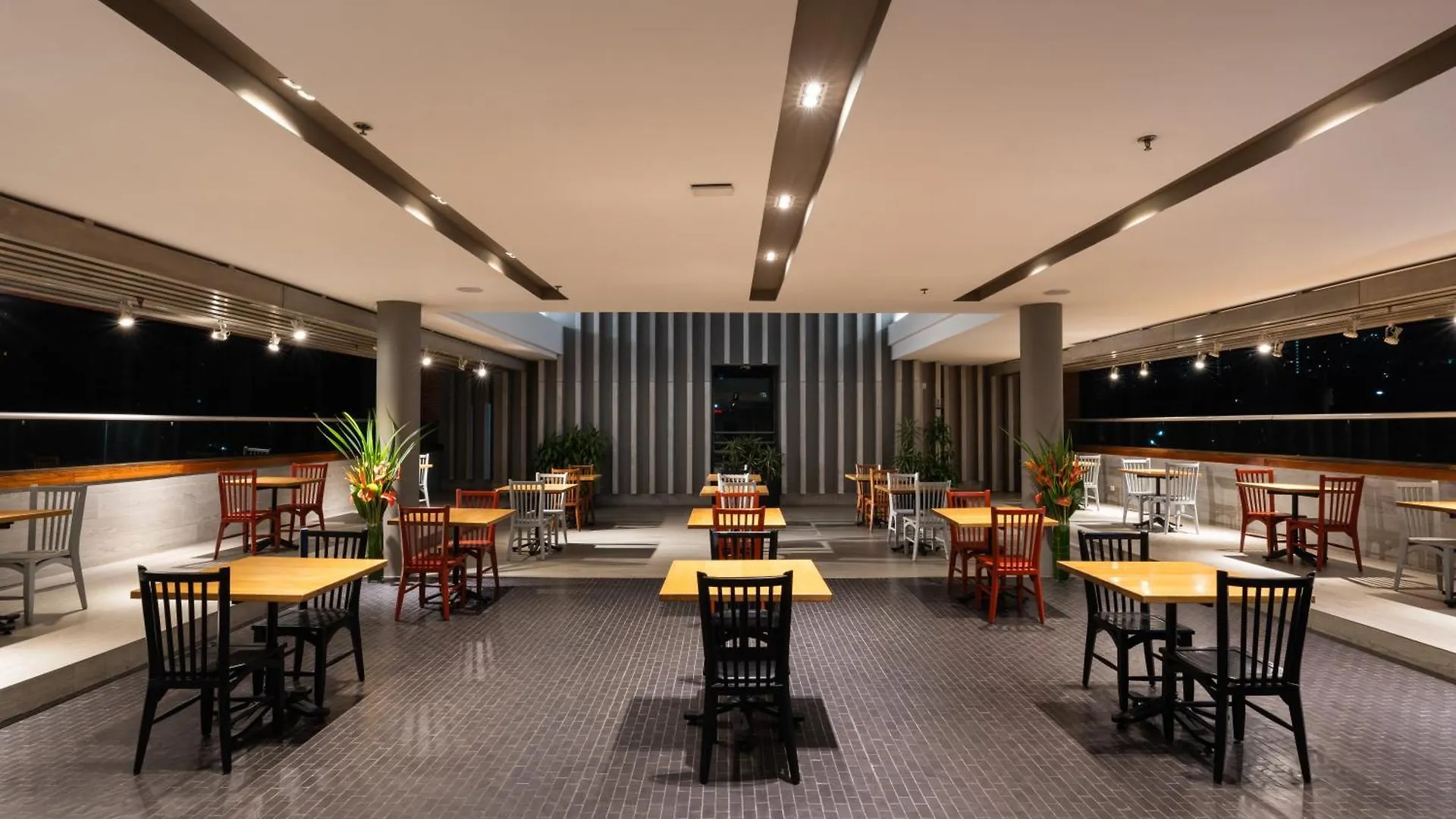 Hotel Holiday Inn Express & Suites Medellin By Ihg