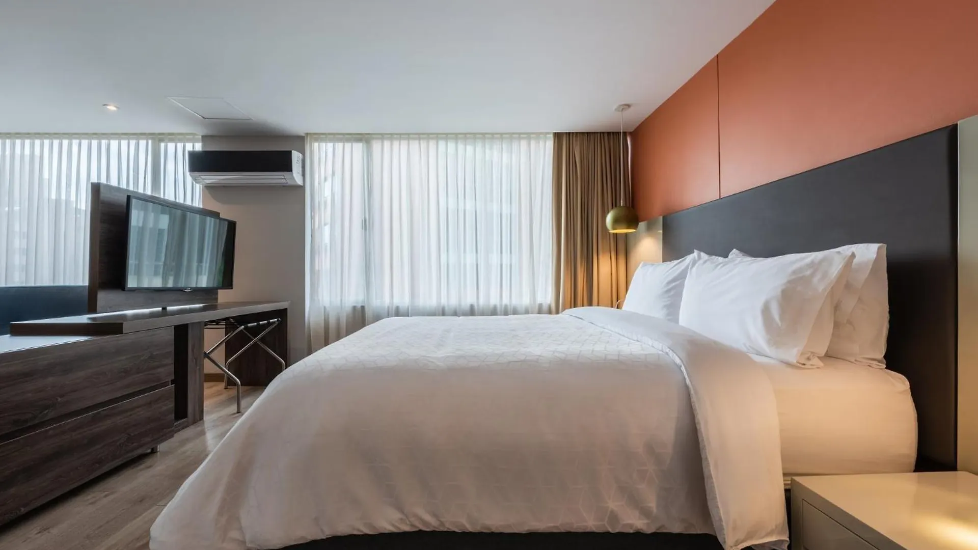 Hotel Holiday Inn Express & Suites Medellin By Ihg