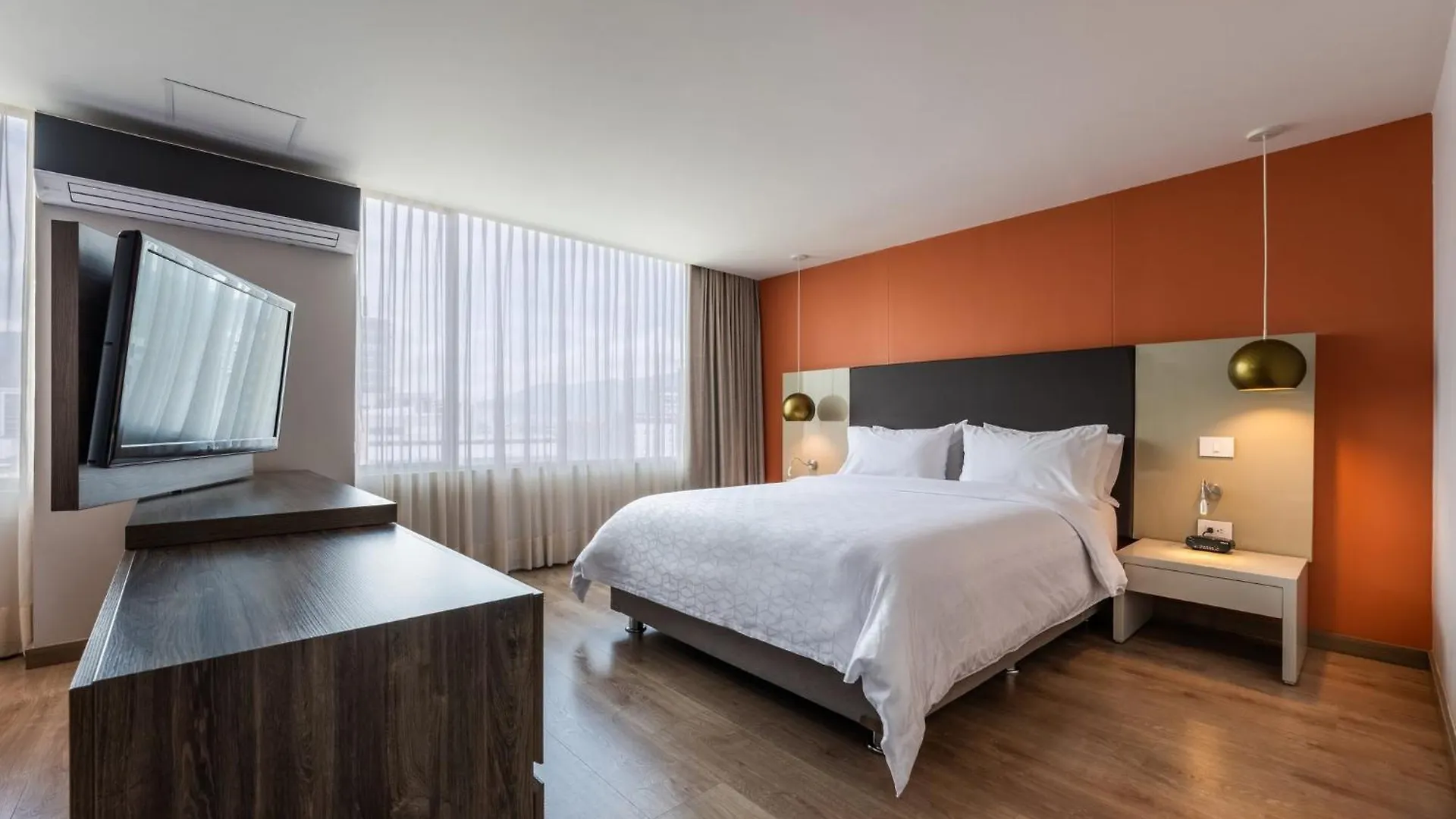 Hotel Holiday Inn Express & Suites Medellin By Ihg