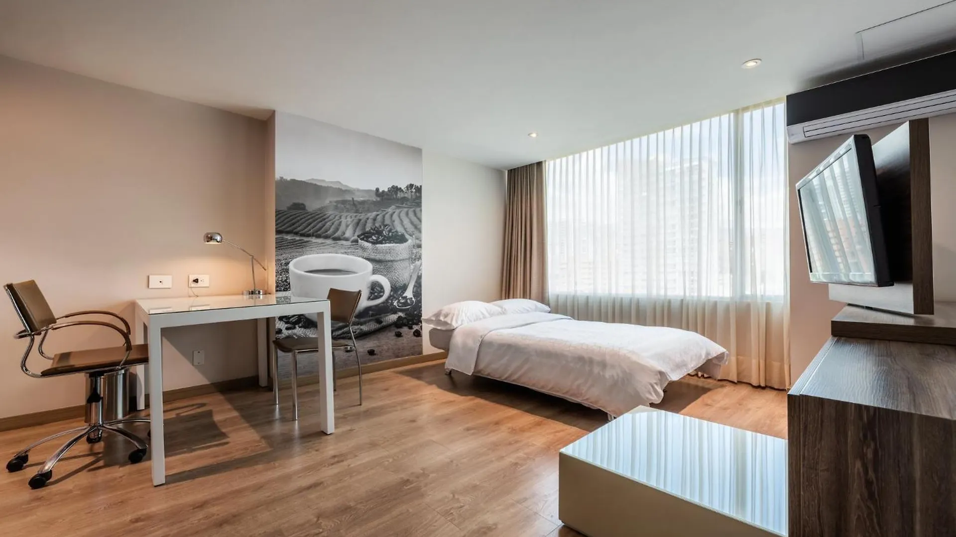 Hotel Holiday Inn Express & Suites Medellin By Ihg