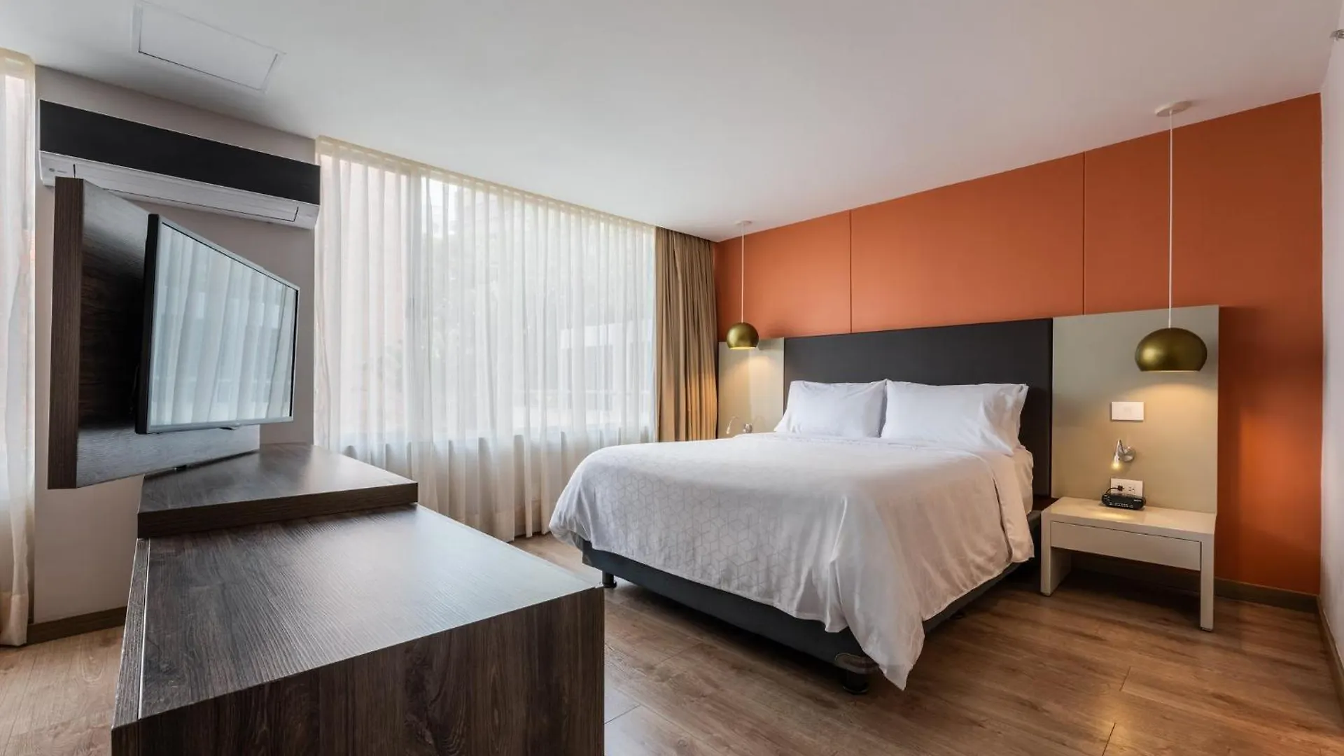 Hotel Holiday Inn Express & Suites Medellin By Ihg