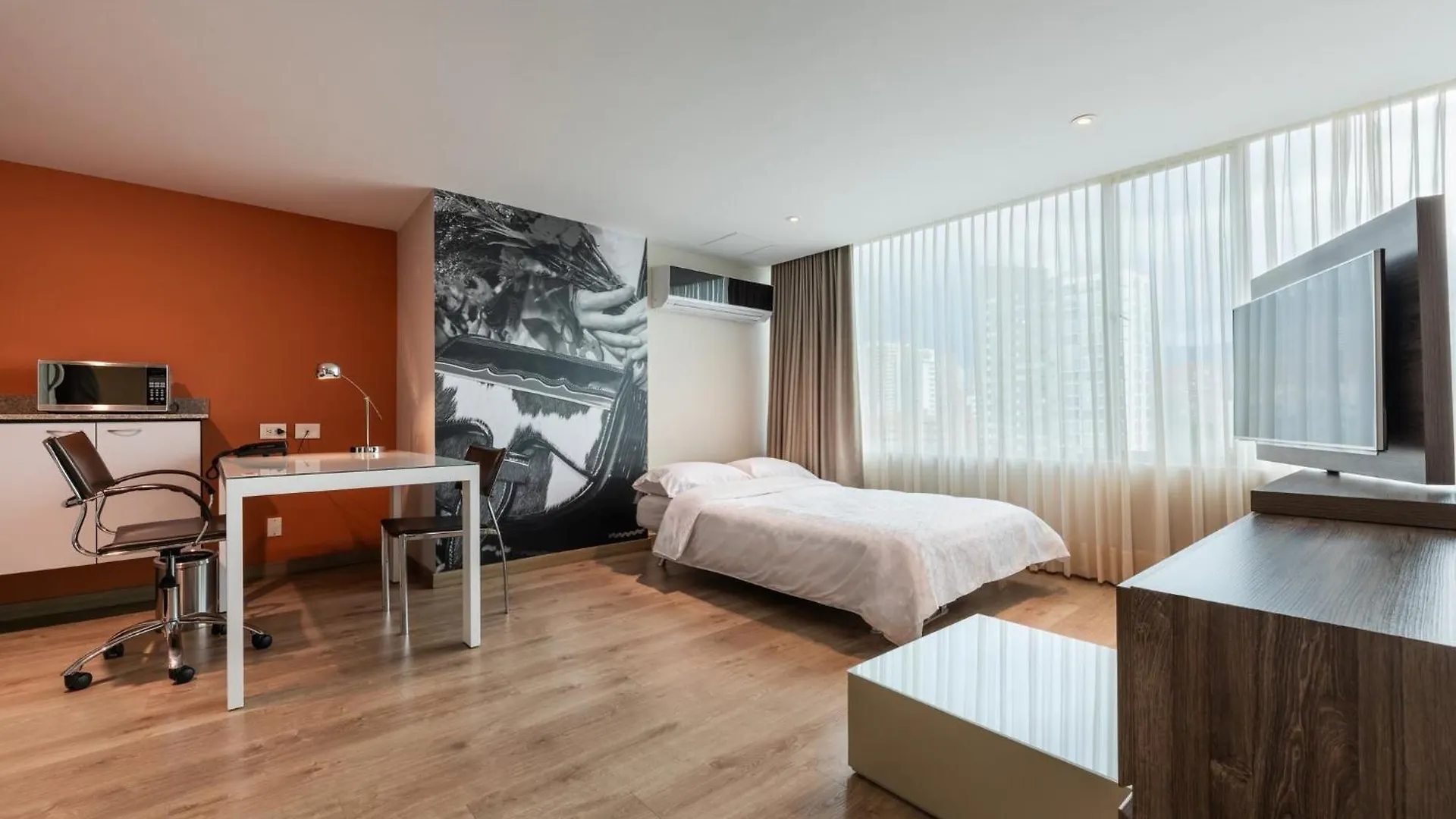 Hotel Holiday Inn Express & Suites Medellin By Ihg 4*,
