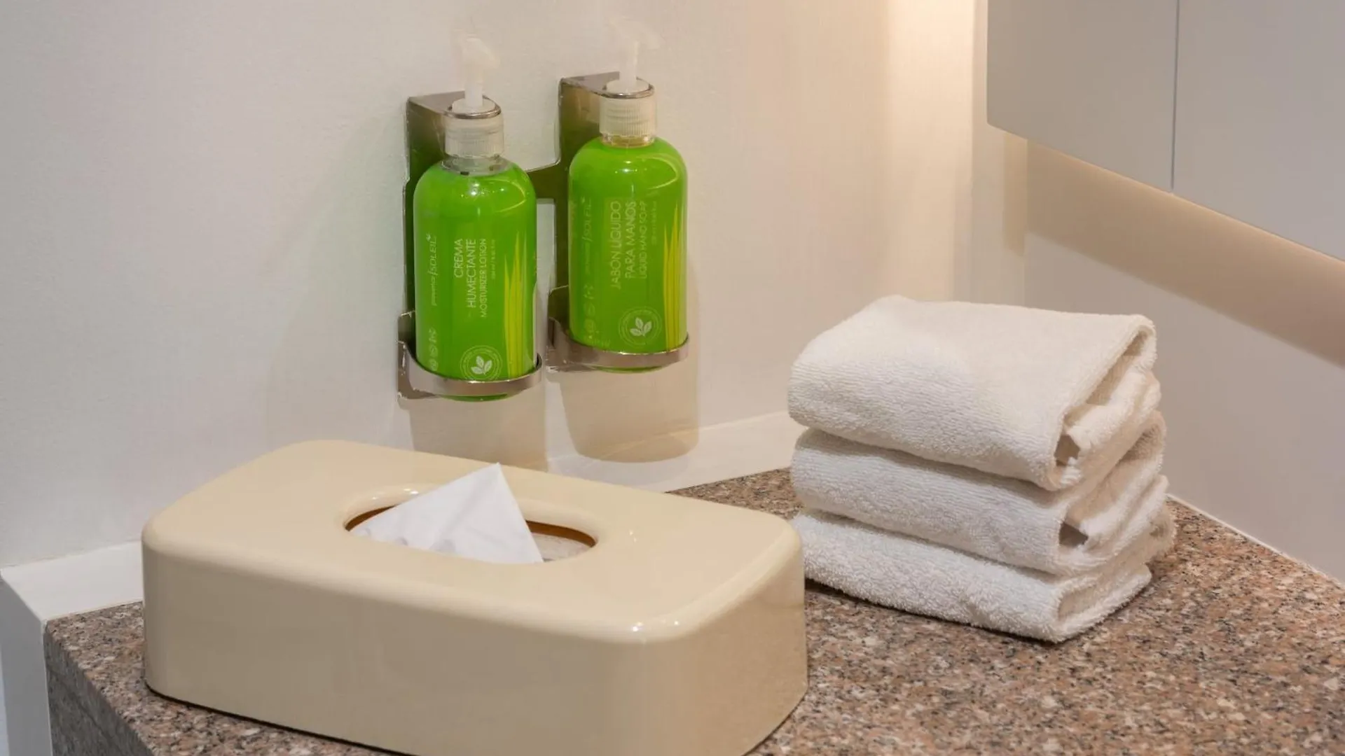 Hotel Holiday Inn Express & Suites Medellin By Ihg