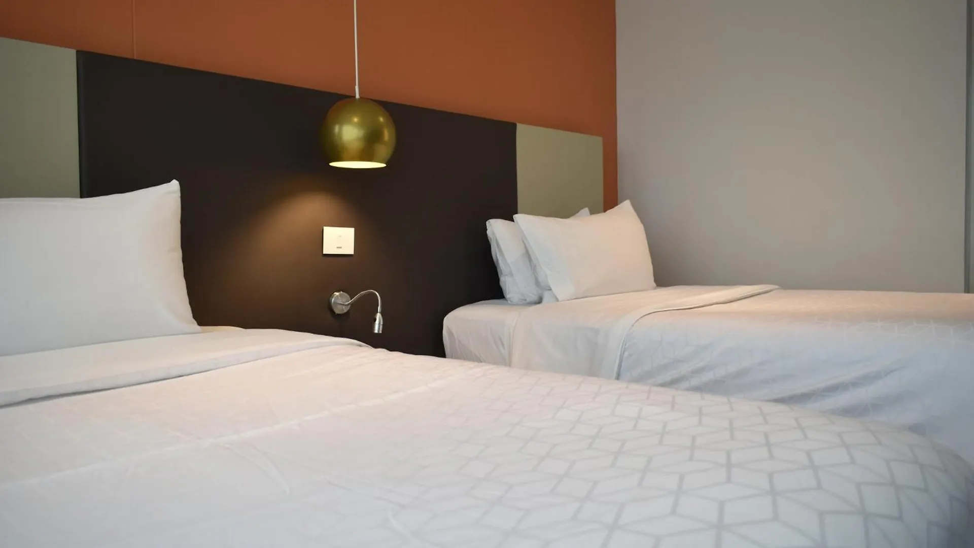Hotel Holiday Inn Express & Suites Medellin By Ihg 4*,  Colombia